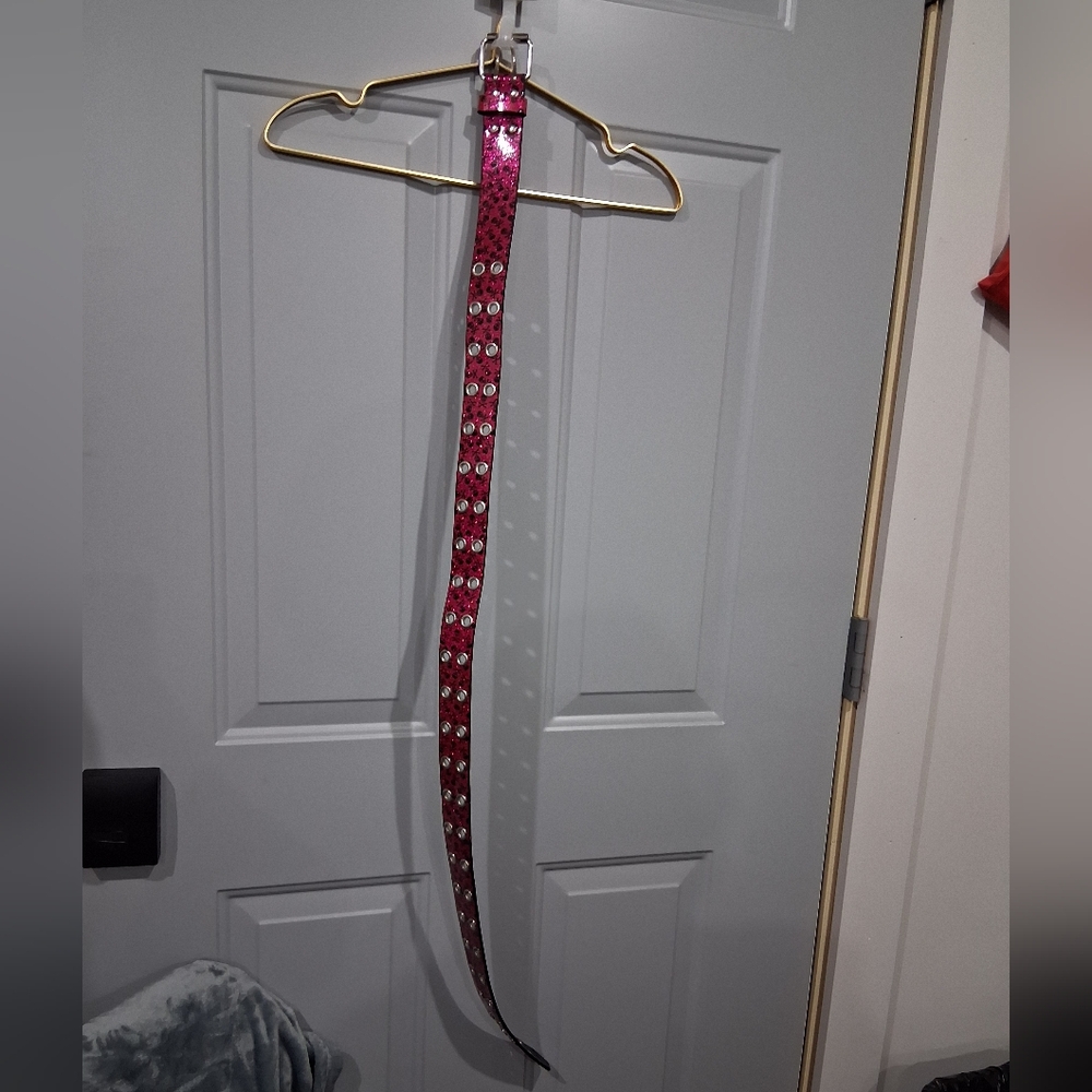 Stylish Pink Belt with Silver Accents (XL Ladies)